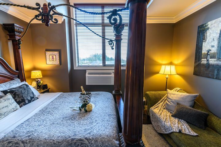 Room 52 of 159