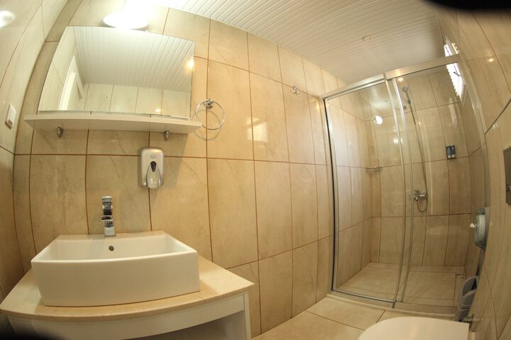 Room 5 of 10