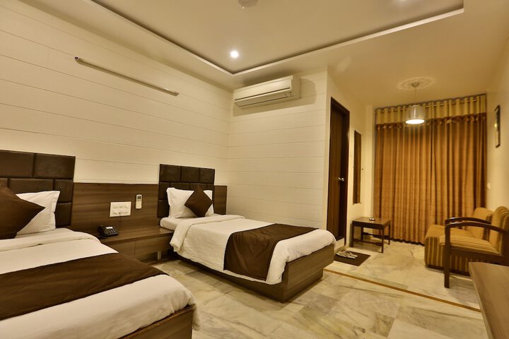 Room 11 of 24