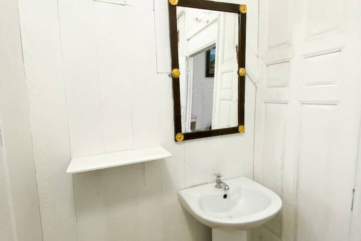 Room 70 of 181
