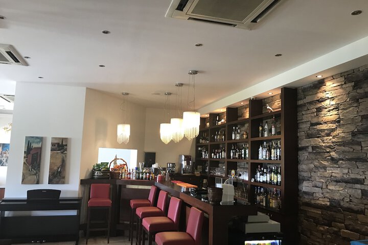 Lounge 39 of 49