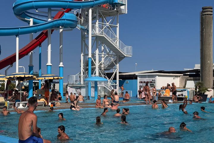 Pool 32 of 41