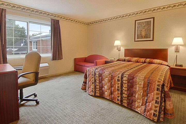1 King Bed (4 of 4)