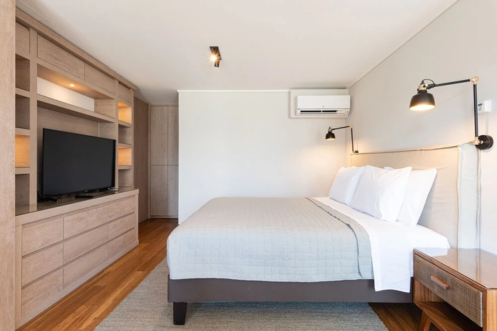 Room 6 of 20
