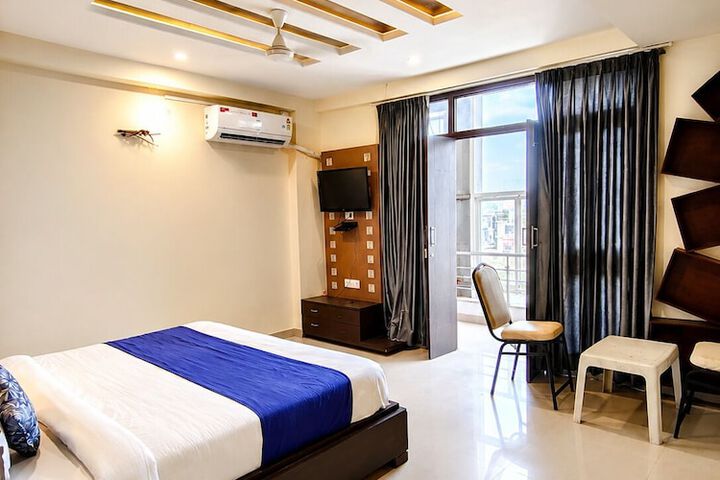 Room 7 of 13