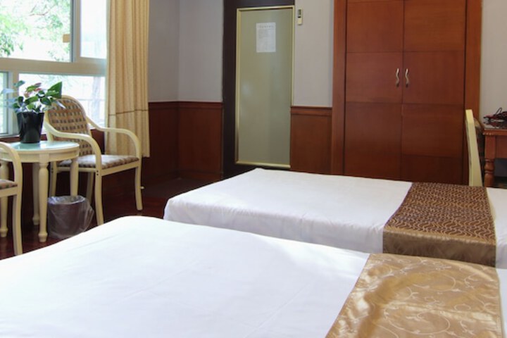 Room 19 of 122
