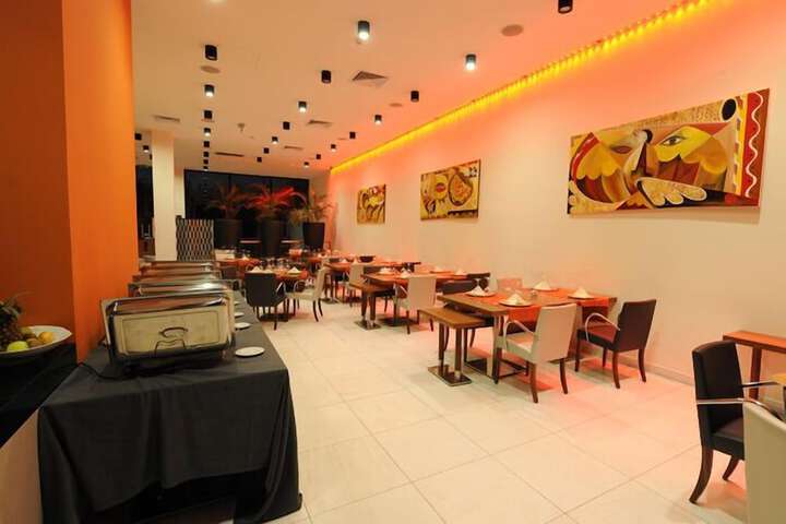 Dining 33 of 48