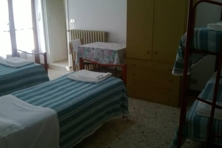 Room 4 of 5