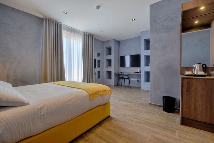 Room 15 of 38