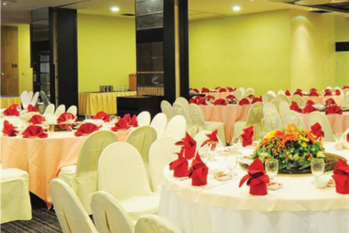 Ballroom/Hall 18 of 20