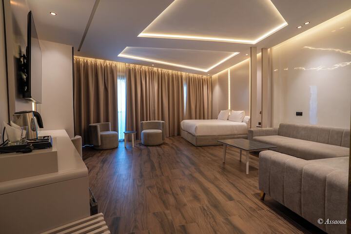 Room 6 of 30