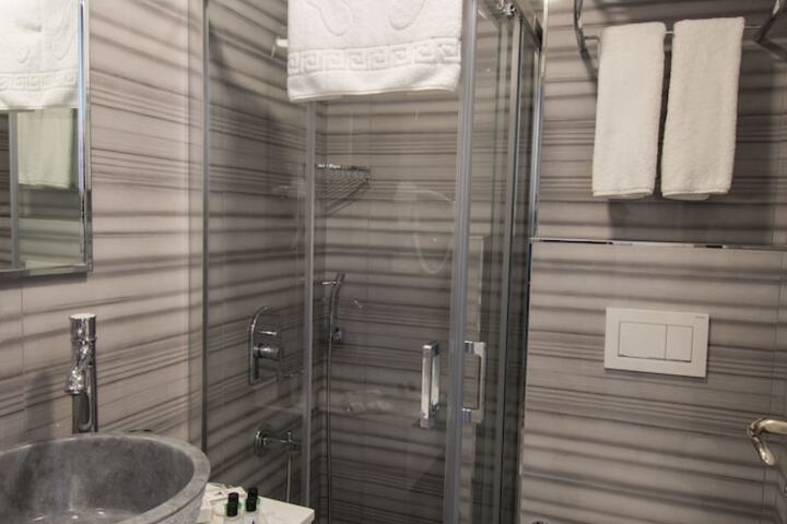 Room 44 of 62