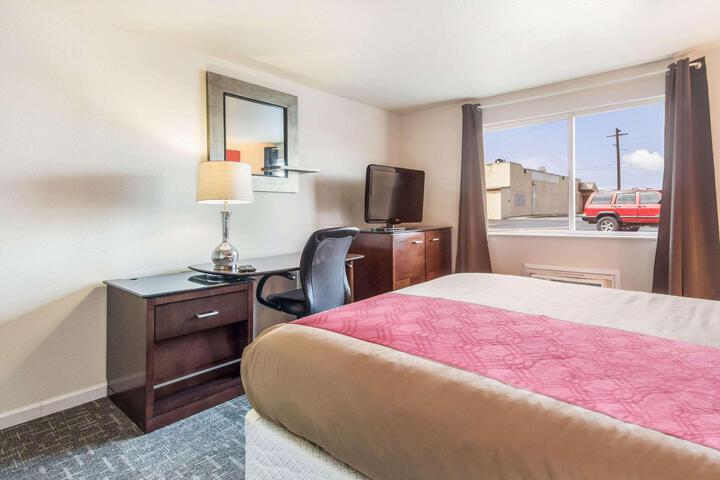 Room 10 of 28
