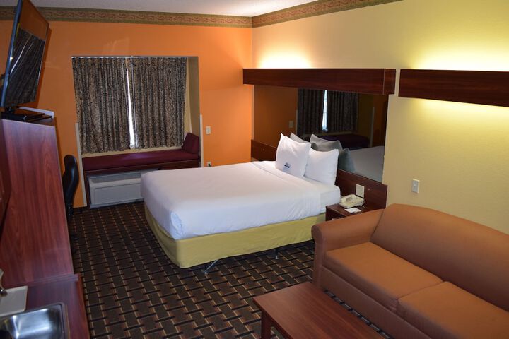 1 Queen Bed (6 of 35)