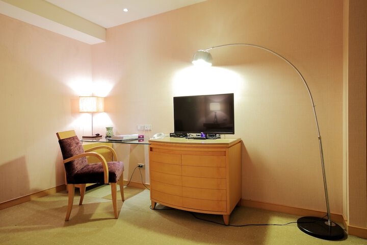 Room 18 of 77