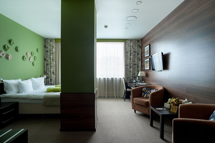 Room 10 of 38