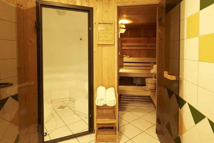 Room 5 of 17