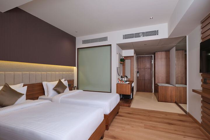 Room 12 of 19
