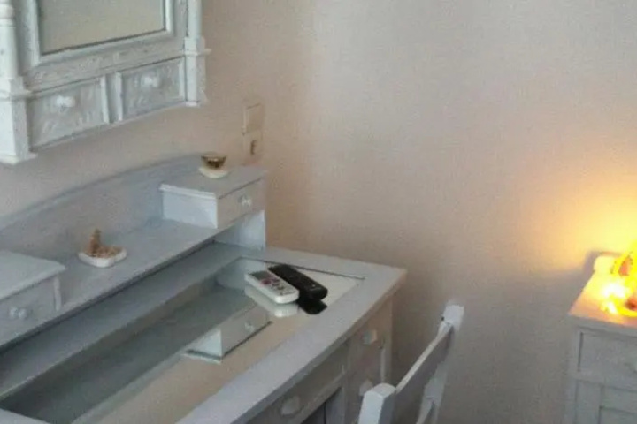 Room 6 of 10