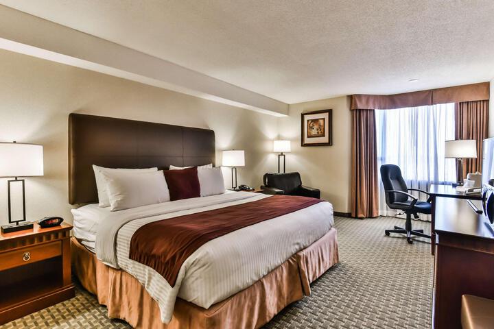 1 King Bed - Wireless High Speed Nt Refridgerator Wrk Dsk Coffee Maker Full Breakfast (5 of 5)