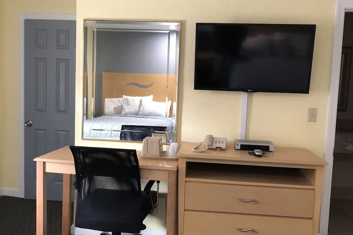 Room 6 of 35