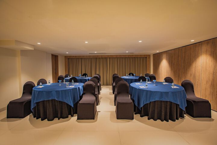 Ballroom/Hall 45 of 51