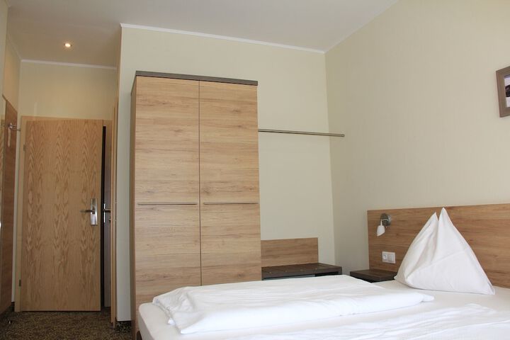 Room 7 of 141