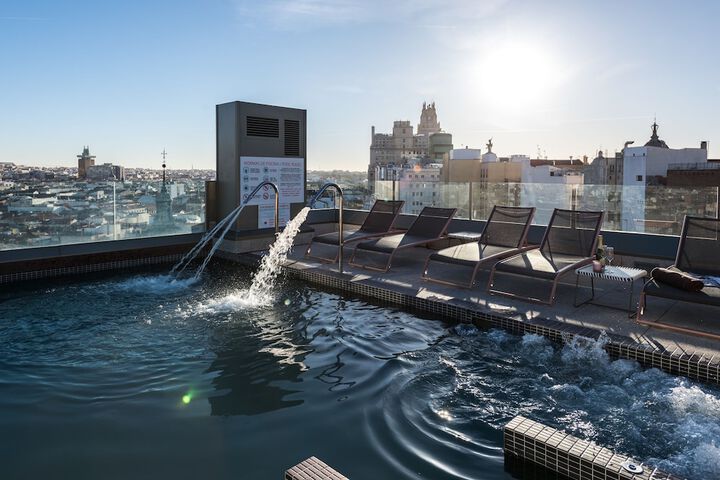 Hotel Pool