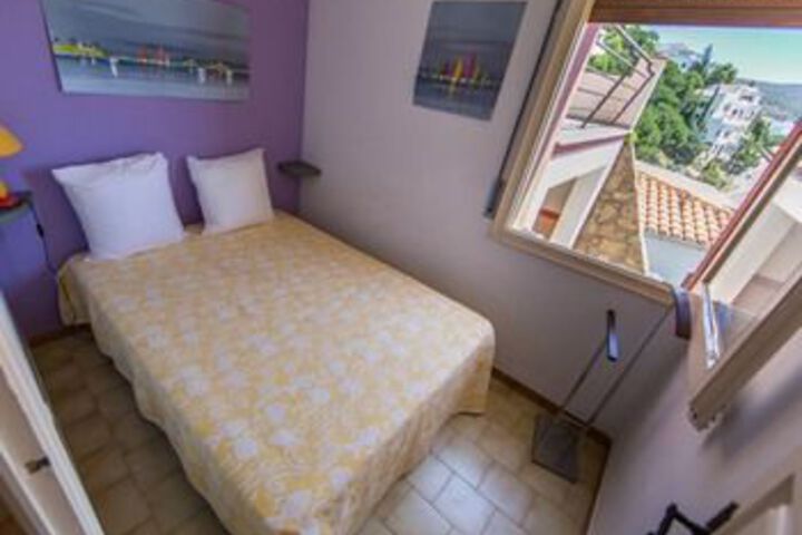 Room 4 of 27