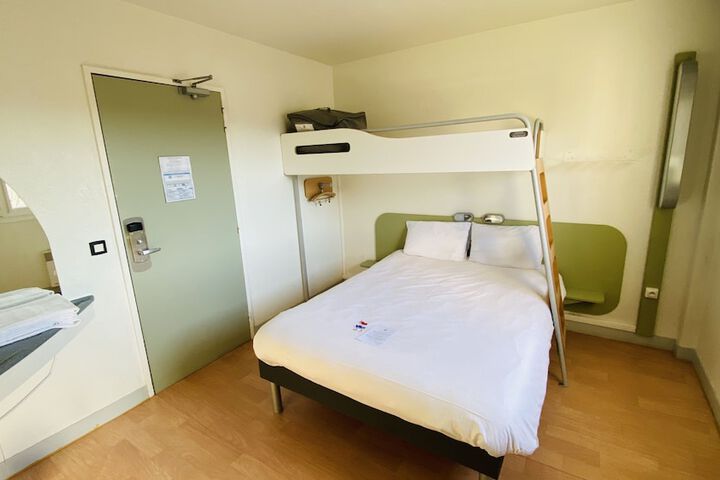 Room 10 of 60