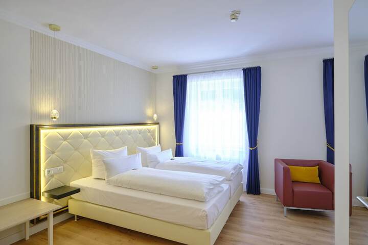 Room 6 of 98