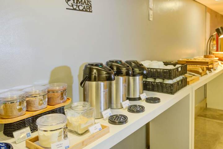 Breakfast/Coffee Service 60 of 85