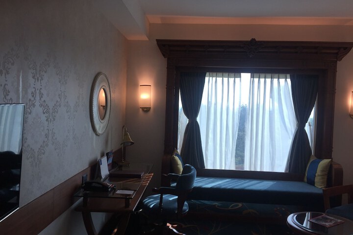 Room 10 of 31