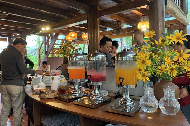 Breakfast/Coffee Service 106 of 149