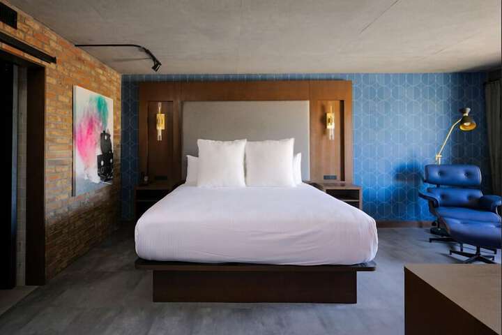 Room 3 of 10