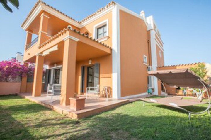 OleHolidays Adosado Villas y Golf Guadalmina urbanización privada