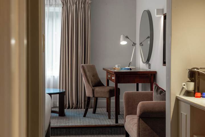 Room 26 of 86