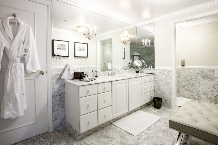 Bathroom sink