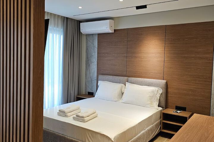 Room 7 of 77