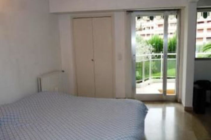 Room 10 of 18