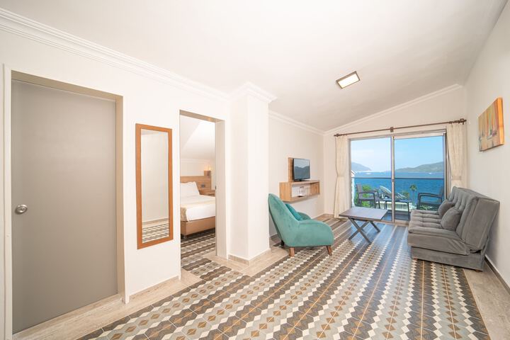 Room 3 of 28