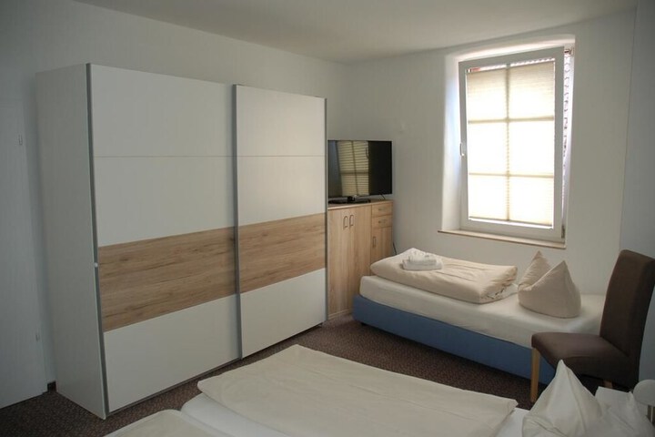 Room 6 of 32