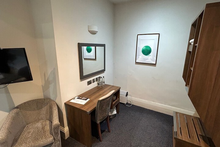 Room 9 of 97
