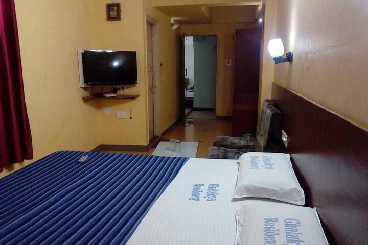 Room 9 of 17