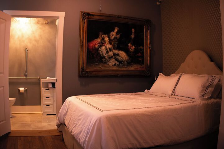 Room 34 of 76
