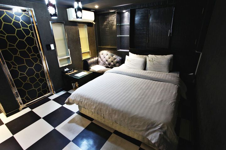 Room 90 of 92