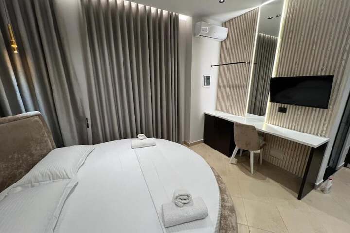 Room 5 of 69