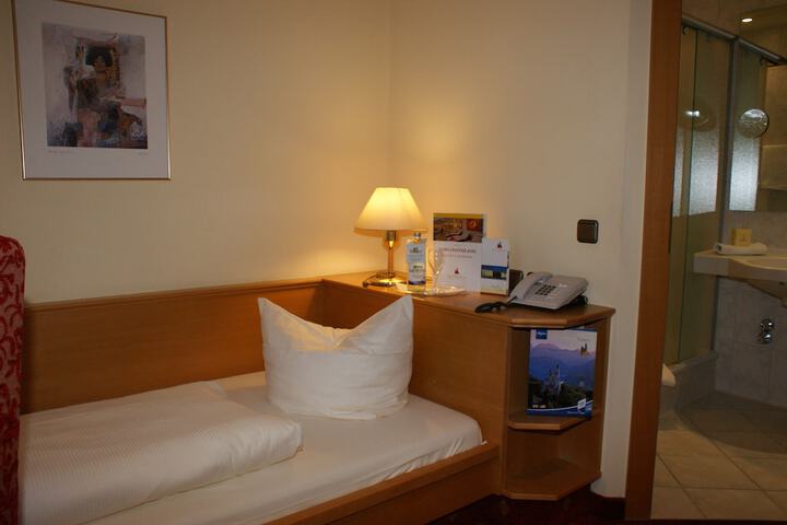 Room 45 of 158