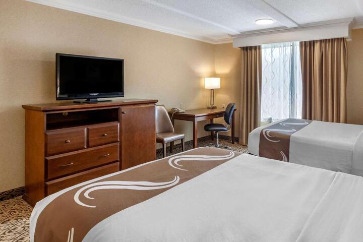 2 Queen Beds (1 of 17)