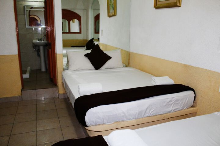 Room 6 of 33